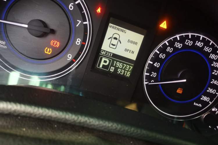 Used Infiniti G Series 2010 G25 Sedan Luxury Sport Edition Odometer Close Up