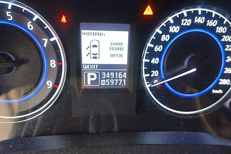 Used Infiniti G Series 2010 G25 Sedan Sport Edition Odometer Close Up