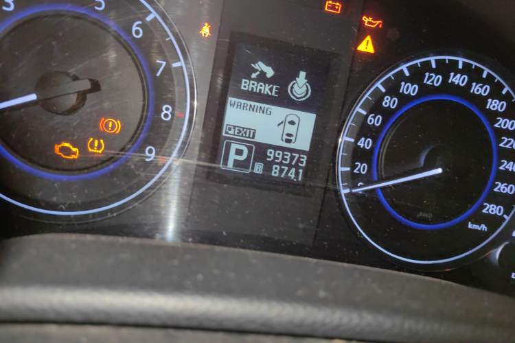 Used Infiniti G Series 2010 G25 Sedan Sport Edition Odometer Close Up