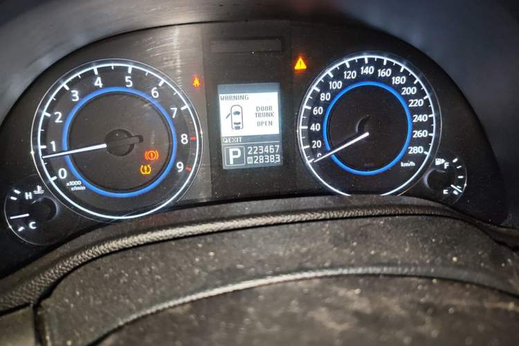 Used Infiniti G Series 2010 G25 Sedan Sport Edition Odometer Close Up