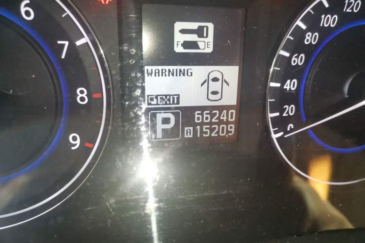 Used Infiniti G Series 2010 G37 Coupe Convertible Rosewood Edition Odometer Close Up