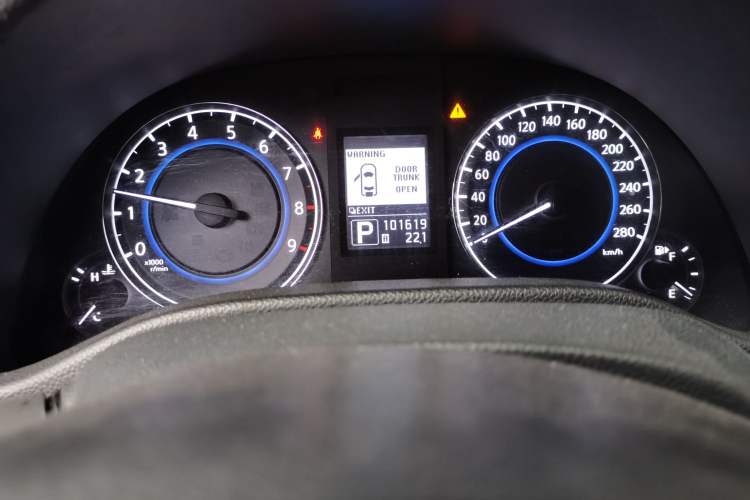 Used Infiniti G Series 2010 G25 Sedan Sport Edition Odometer Close Up