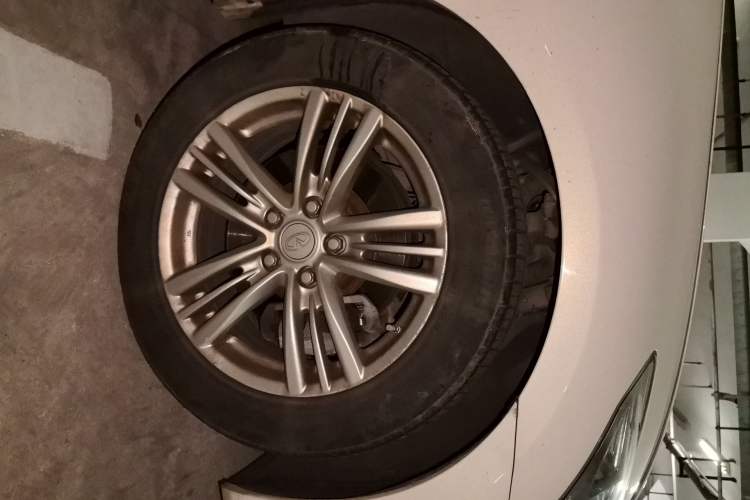 Used Infiniti G Series 2010 G25 Sedan Sport Edition Right Front Wheel Hub