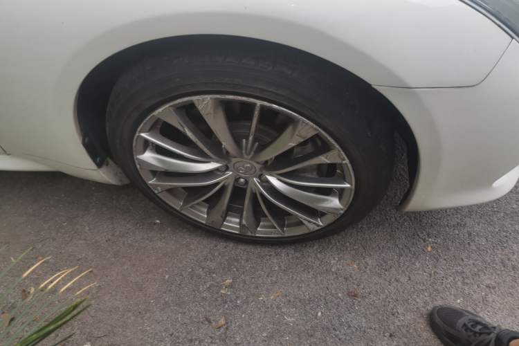 Used Infiniti G Series 2010 G37 Coupe Convertible Rosewood Edition Right Front Wheel Hub