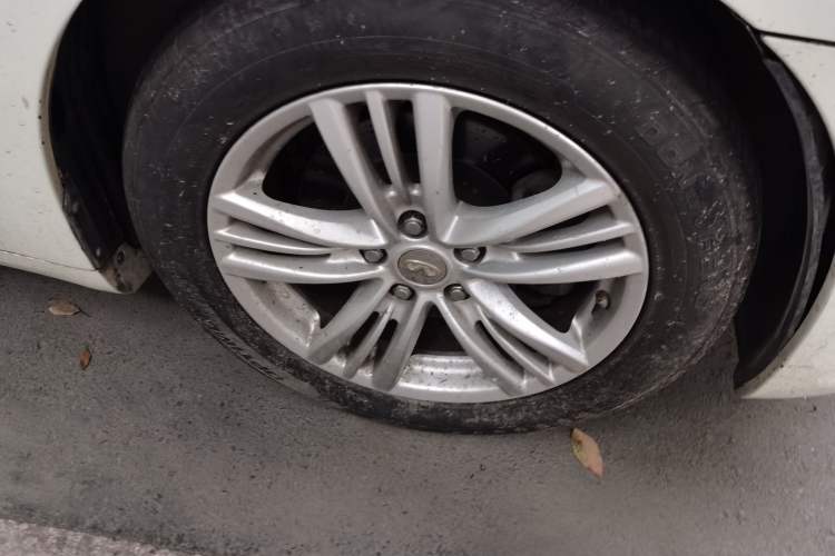 Used Infiniti G Series 2010 G25 Sedan Sport Edition Right Front Wheel Hub