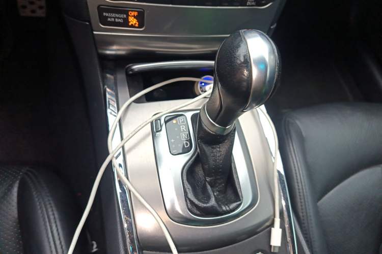 Used Infiniti G Series 2010 G25 Sedan Luxury Sport Edition Gear Lever