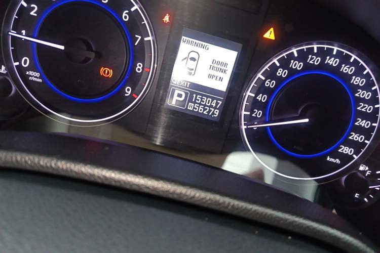 Used Infiniti G Series 2010 G25 Sedan Luxury Sport Edition Odometer Close Up