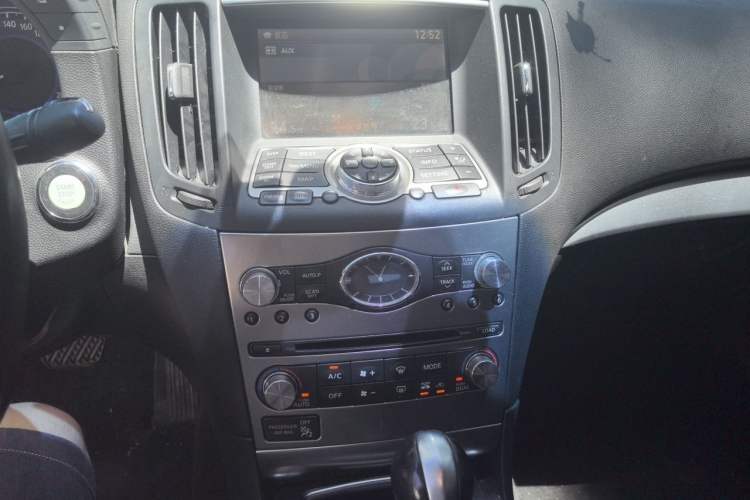 Used Infiniti G Series 2013 G25 Sedan Luxury Sport Edition Audio And AC Panel