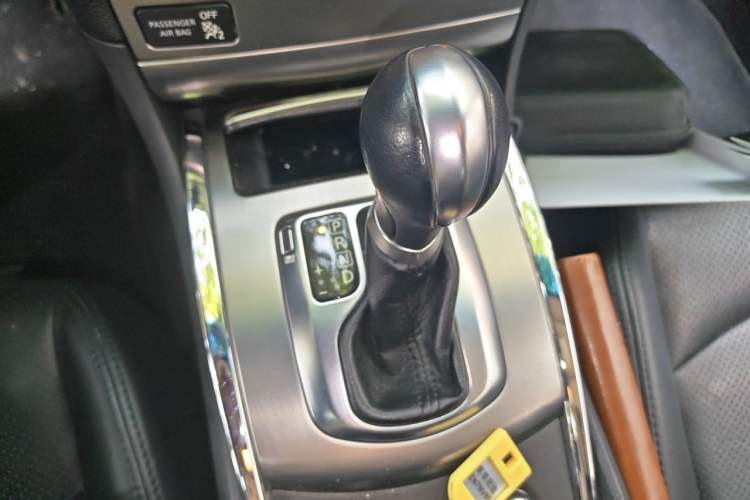 Used Infiniti G Series 2013 G25 Sedan Luxury Sport Edition Gear Lever