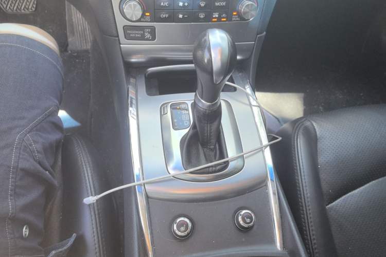 Used Infiniti G Series 2013 G25 Sedan Luxury Sport Edition Gear Lever