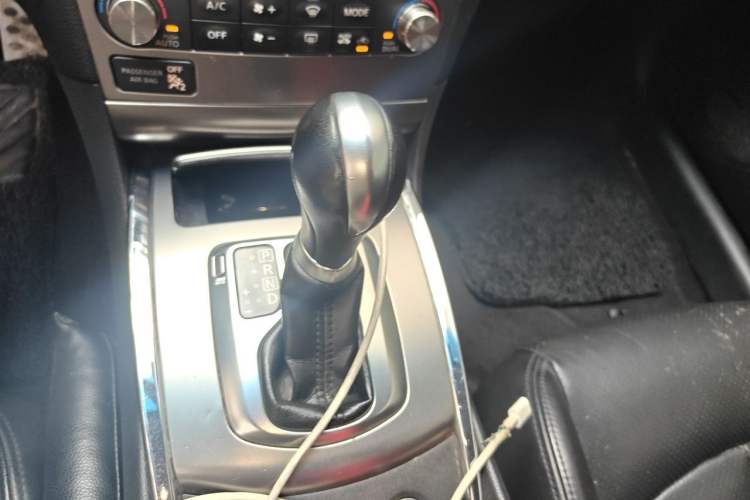 Used Infiniti G Series 2013 G25 Sedan Sport Edition Gear Lever