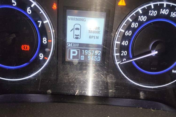 Used Infiniti G Series 2013 G25 Sedan Sport Edition Odometer Close Up