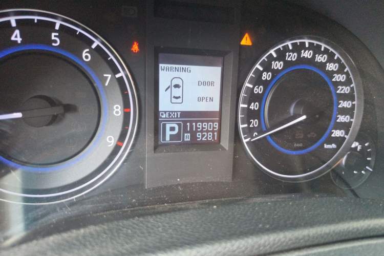 Used Infiniti G Series 2013 G25 Sedan Luxury Sport Edition Odometer Close Up