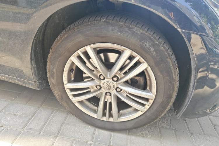 Used Infiniti G Series 2013 G25 Sedan Luxury Sport Edition Right Front Wheel Hub