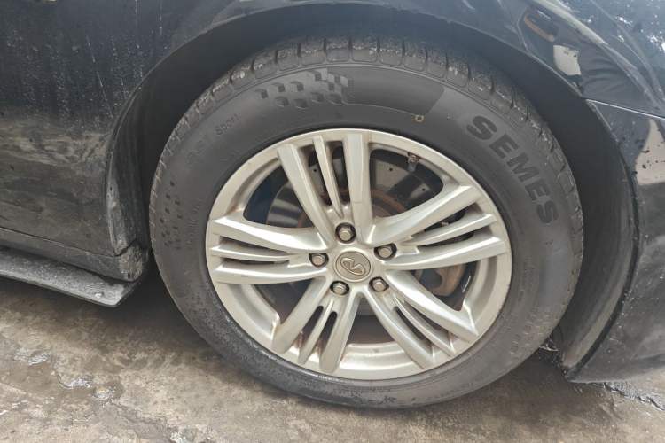 Used Infiniti G Series 2013 G25 Sedan Sport Edition Right Front Wheel Hub