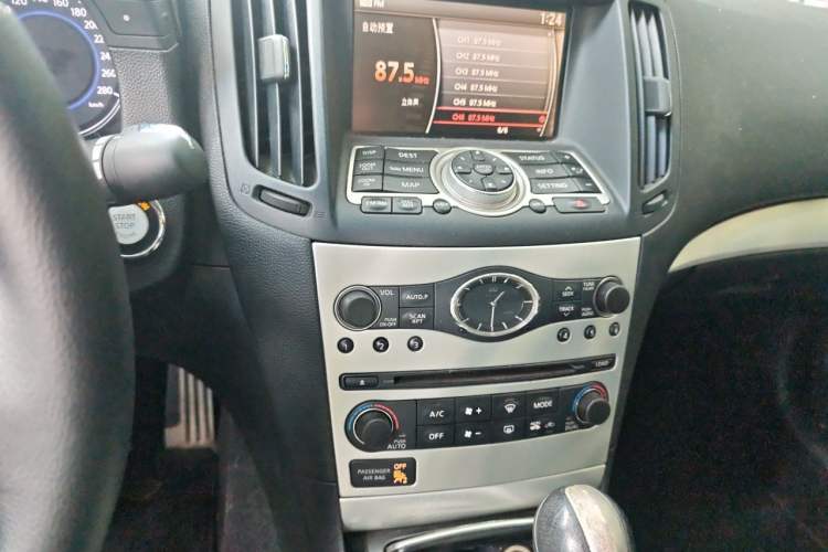 Used Infiniti G Series 2013 G37 Convertible Audio And AC Panel