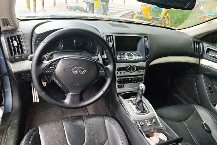 Used Infiniti G Series 2013 G37 Convertible Center Console