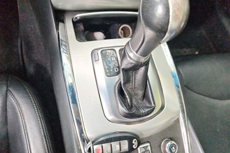 Used Infiniti G Series 2013 G37 Convertible Gear Lever