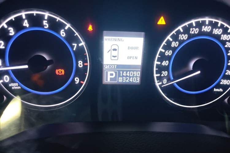 Used Infiniti G Series 2013 G25 Sedan Luxury Sport Edition Odometer Close Up
