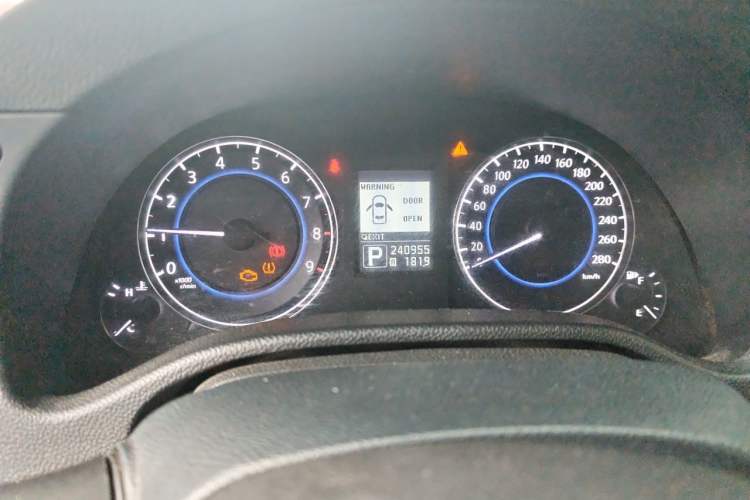 Used Infiniti G Series 2013 G37 Convertible Odometer Close Up