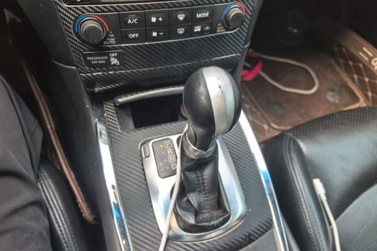 Used Infiniti G Series 2013 G25 Sedan Sport Edition Gear Lever