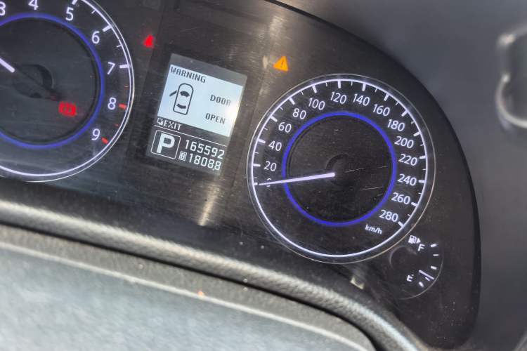 Used Infiniti G Series 2013 G25 Sedan Sport Edition Odometer Close Up
