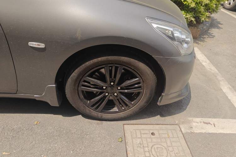 Used Infiniti G Series 2013 G25 Sedan Luxury Sport Edition Right Front Wheel Hub