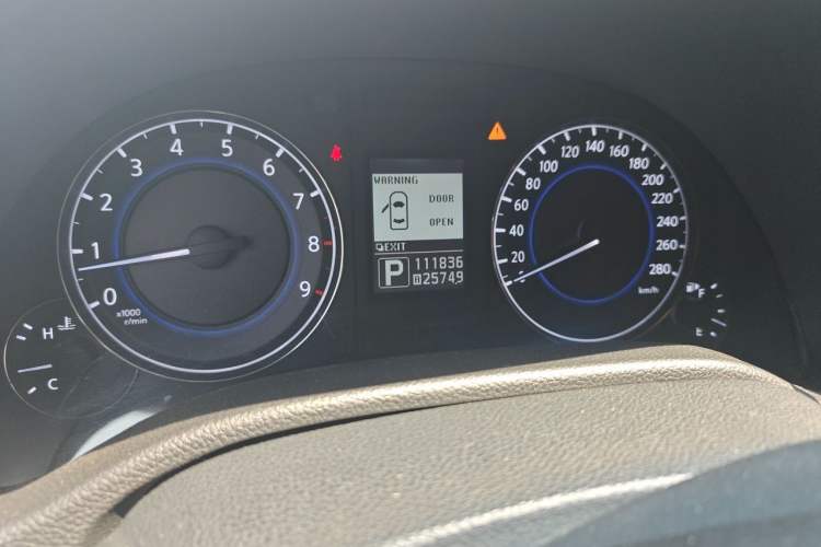 Used Infiniti G Series 2013 G25 Sedan Luxury Sport Edition Odometer Close Up