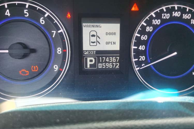 Used Infiniti G Series 2013 G25 Sedan Luxury Sport Edition Odometer Close Up
