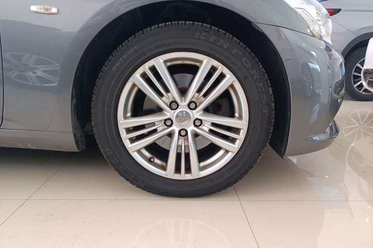Used Infiniti G Series 2013 G25 Sedan Luxury Sport Edition Right Front Wheel Hub
