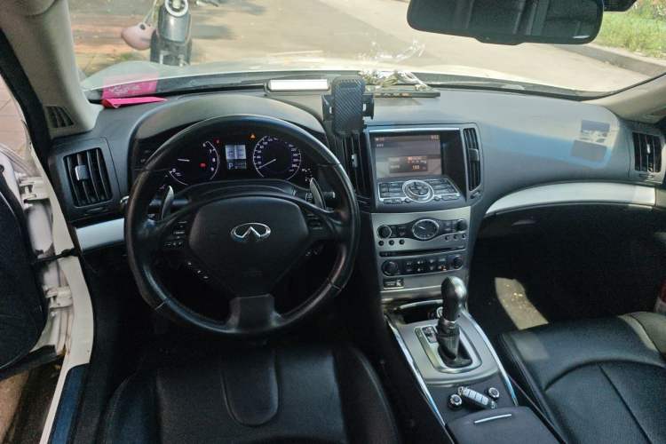 Used Infiniti G Series 2013 G25 Sedan Luxury Sport Edition Center Console