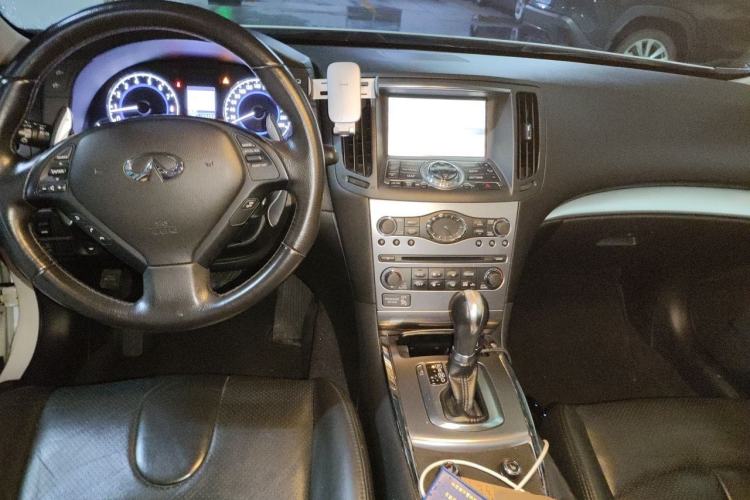 Used Infiniti G Series 2013 G25 Sedan Luxury Sport Edition Center Console