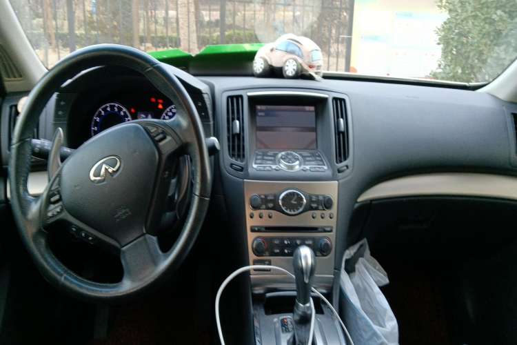 Used Infiniti G Series 2013 G25 Sedan Luxury Sport Edition Center Console