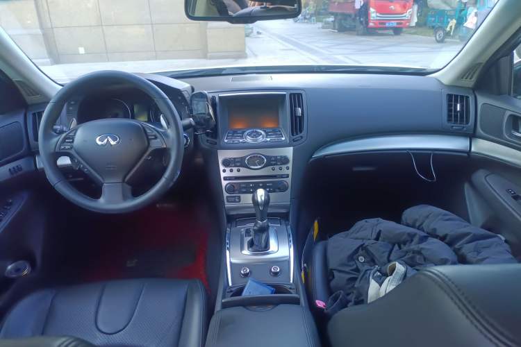 Used Infiniti G Series 2013 G25 Sedan Luxury Sport Edition Center Console
