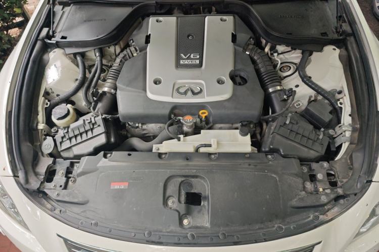 Used Infiniti G Series 2013 G37 Convertible Engine Bay