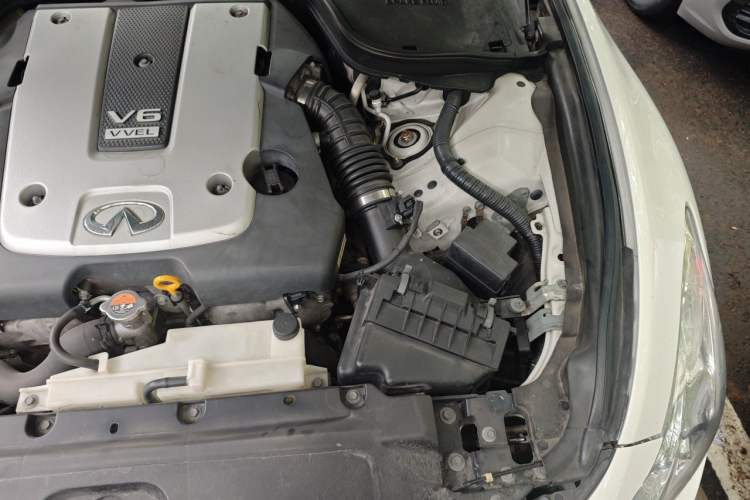 Used Infiniti G Series 2013 G37 Convertible Engine Bay Left
