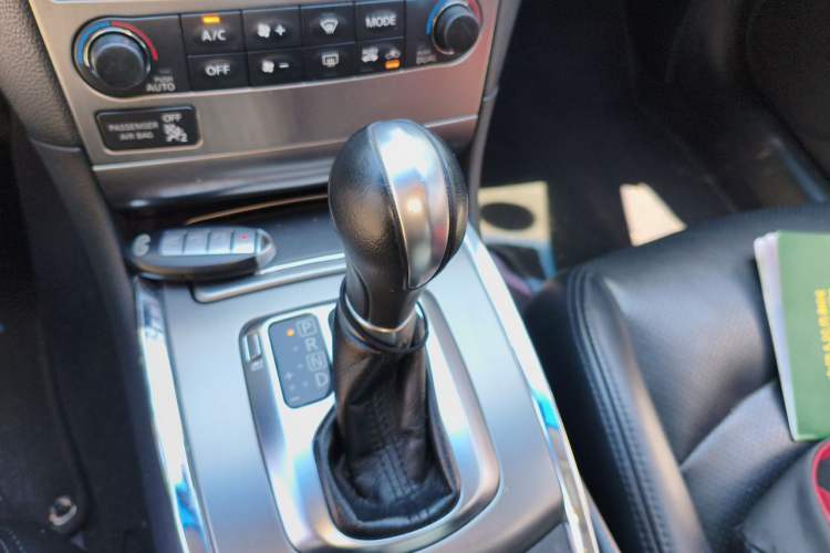 Used Infiniti G Series 2013 G25 Sedan Sport Edition Gear Lever