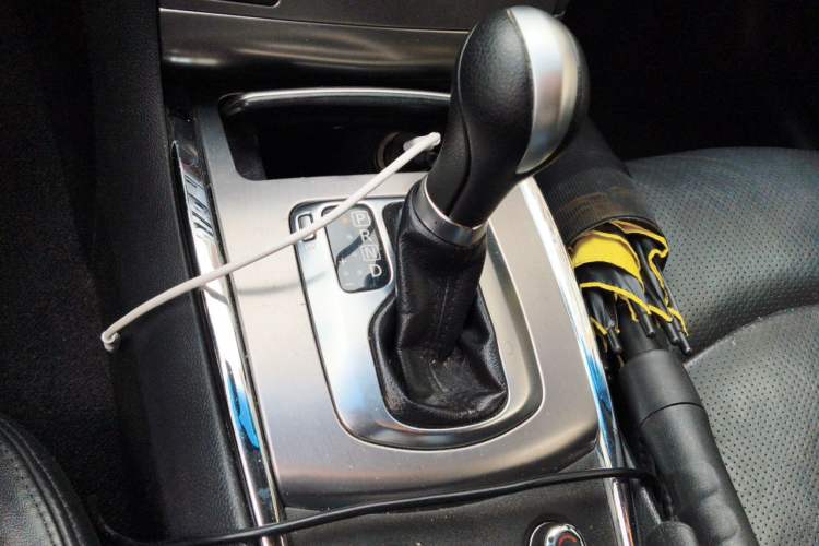 Used Infiniti G Series 2013 G25 Sedan Sport Edition Gear Lever