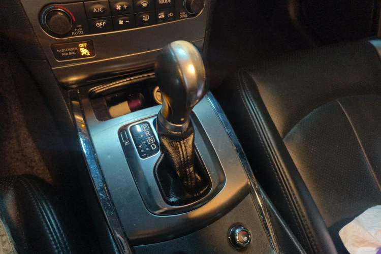 Used Infiniti G Series 2013 G25 Sedan Luxury Sport Edition Gear Lever
