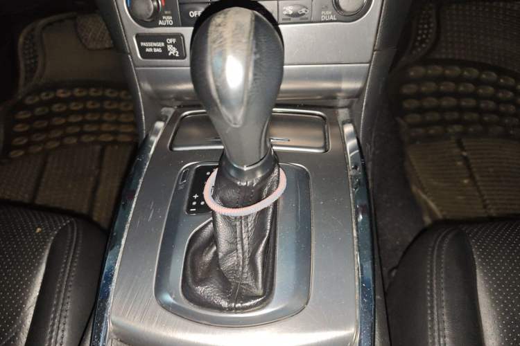 Used Infiniti G Series 2013 G25 Sedan Luxury Sport Edition Gear Lever