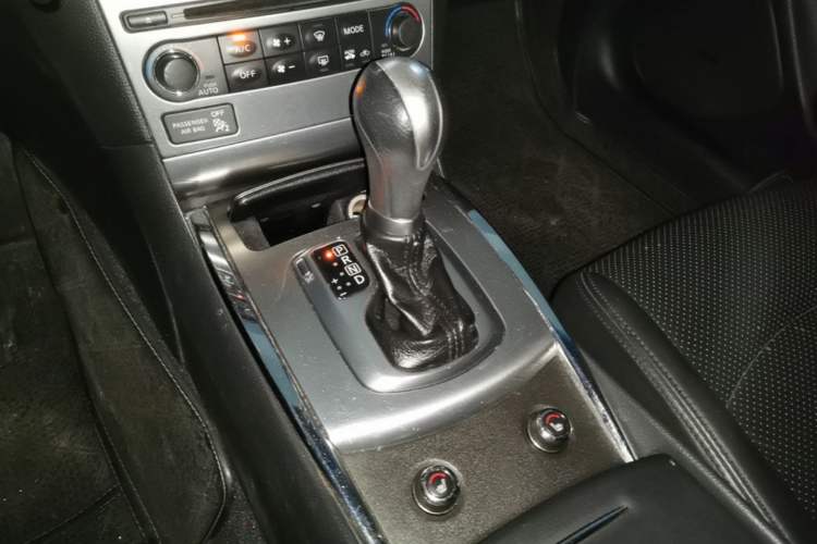 Used Infiniti G Series 2013 G25 Sedan Sport Edition Gear Lever