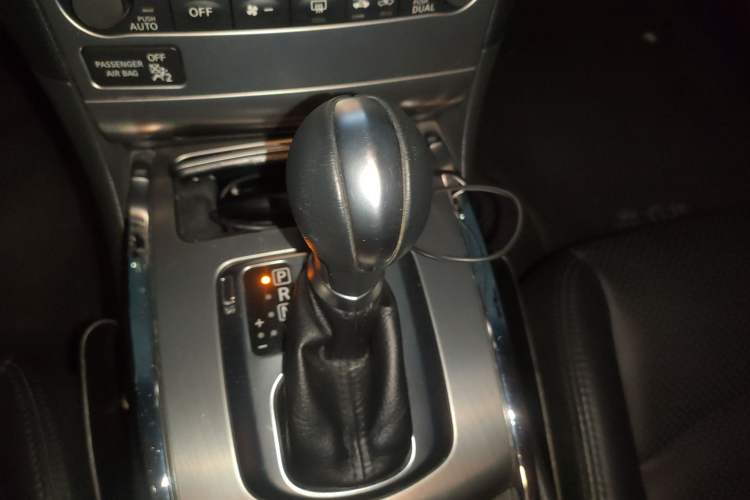 Used Infiniti G Series 2013 G25 Sedan Luxury Sport Edition Gear Lever