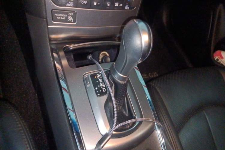 Used Infiniti G Series 2013 G25 Sedan Luxury Sport Edition Gear Lever