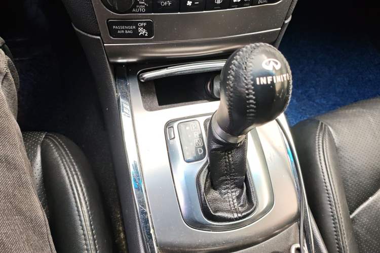 Used Infiniti G Series 2013 G25 Sedan Sport Edition Gear Lever