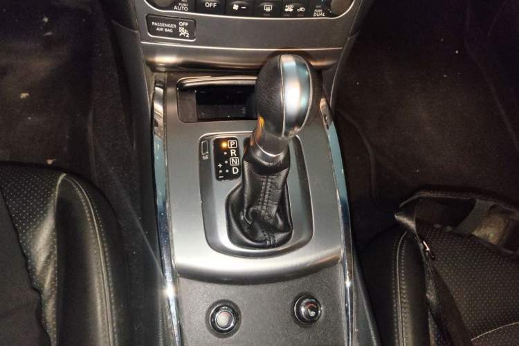 Used Infiniti G Series 2013 G25 Sedan Sport Edition Gear Lever