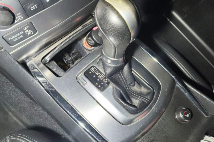 Used Infiniti G Series 2013 G25 Sedan Luxury Sport Edition Gear Lever