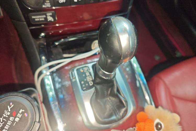 Used Infiniti G Series 2013 G37 Convertible Gear Lever