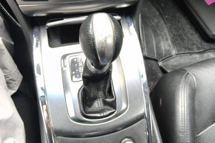 Used Infiniti G Series 2013 G25 Sedan Luxury Sport Edition Gear Lever
