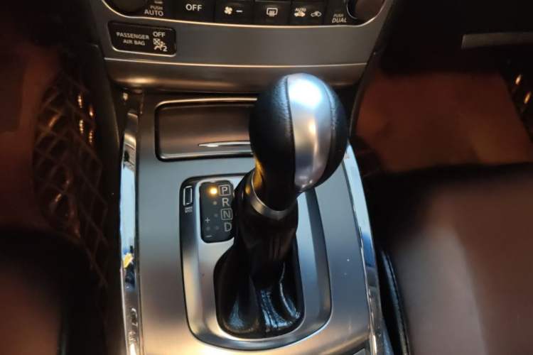 Used Infiniti G Series 2013 G25 Sedan Luxury Sport Edition Gear Lever