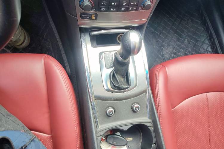 Used Infiniti G Series 2013 G25 Sedan Sport Edition Gear Lever